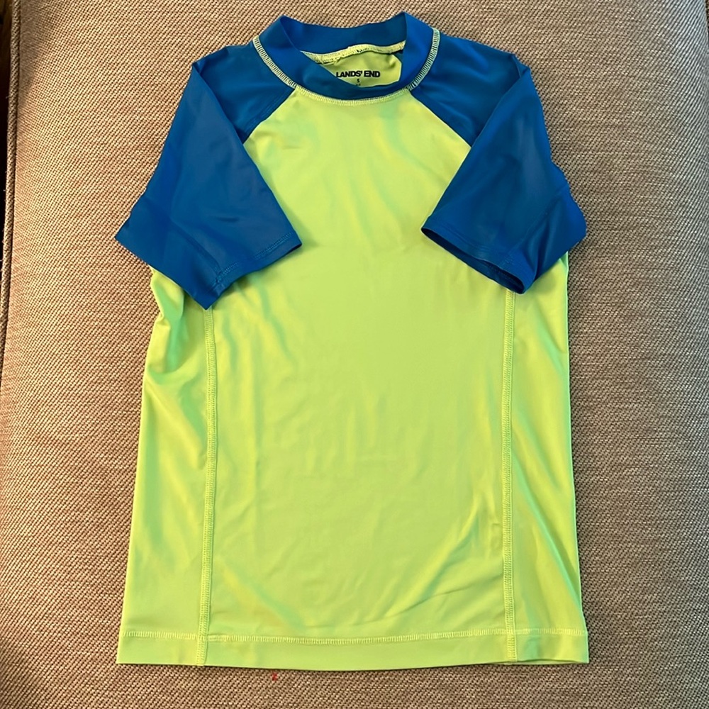 rash guard/sun shirt